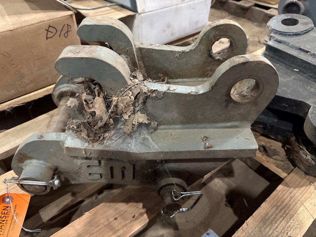 (1) WB Quick Coupler Attachment Bracket