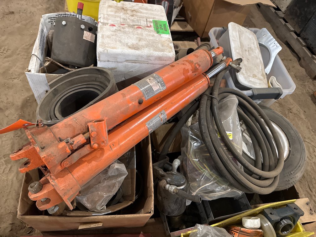 (2) Hydraulic Cylinders, Hoses, Hardware, and More