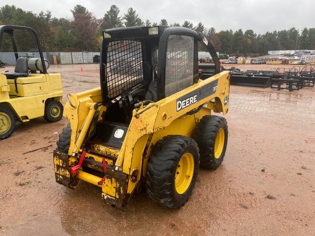 John Deere 317 Skid Steer