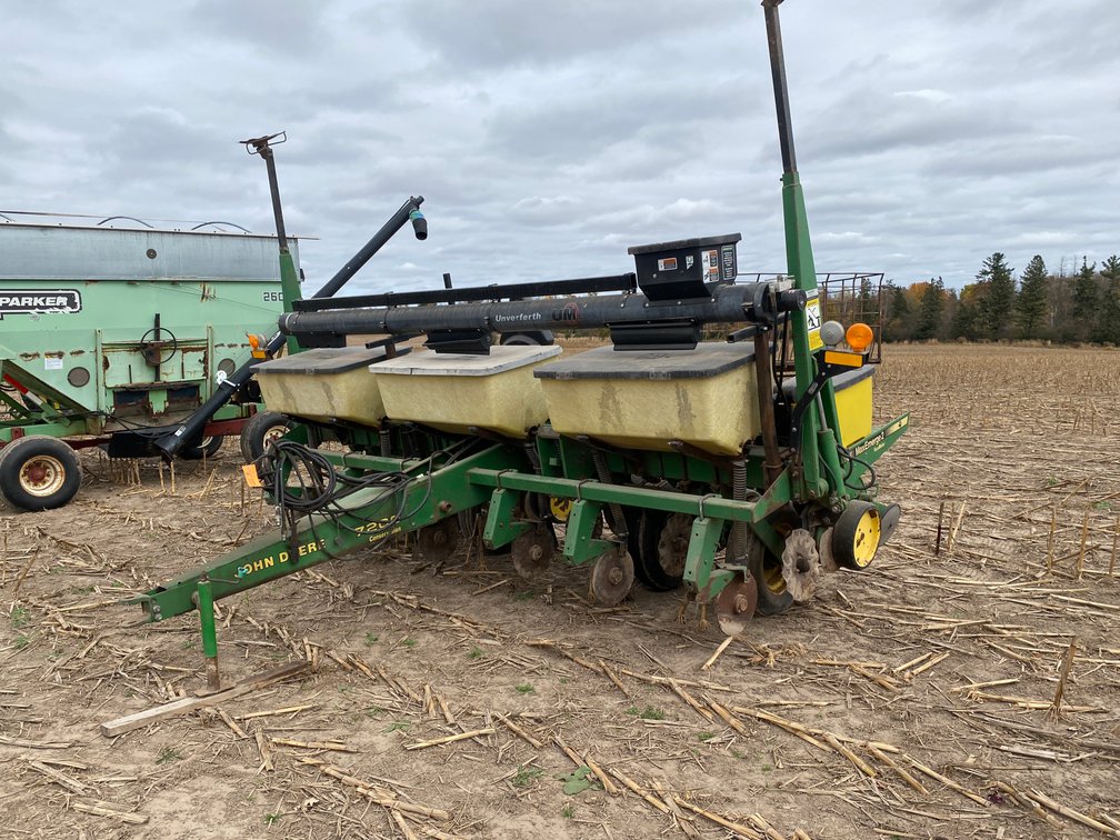 John Deere 7200 Conservation Max Emerge 6-Row Planter
