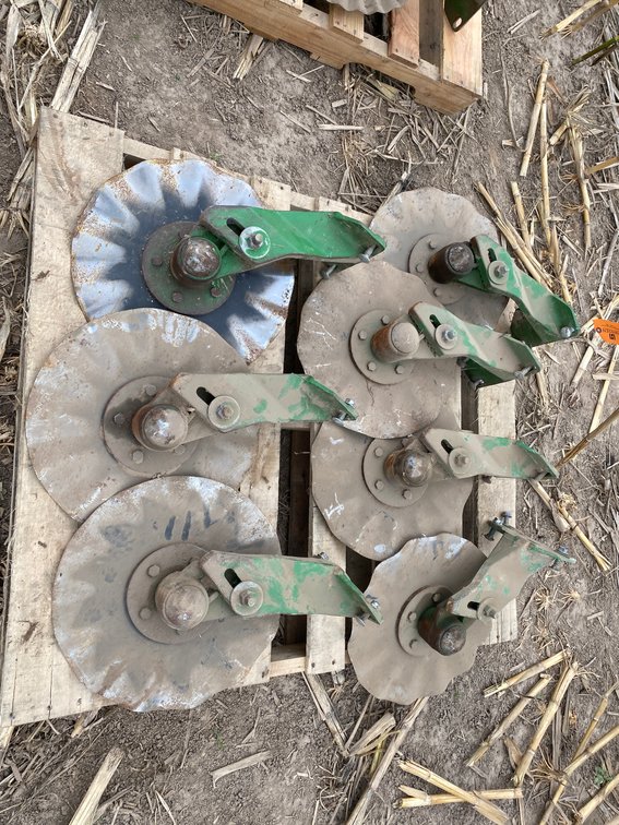 (7) John Deere No-Till Coulters