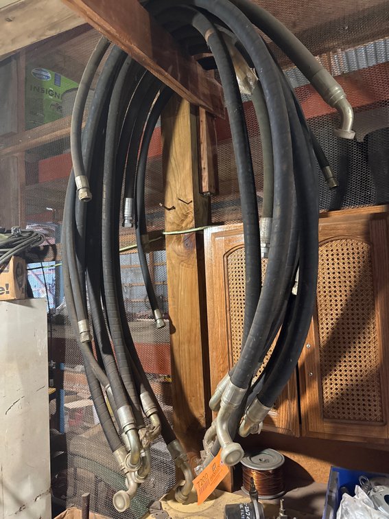 1-1/2” Hydraulic Hoses with Crimped Metal Fittings