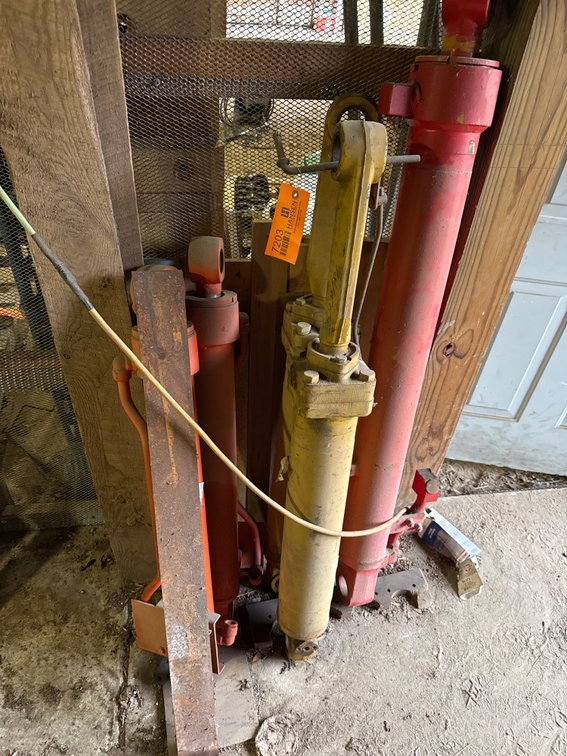 Hydraulic Cylinders and Steel Bar