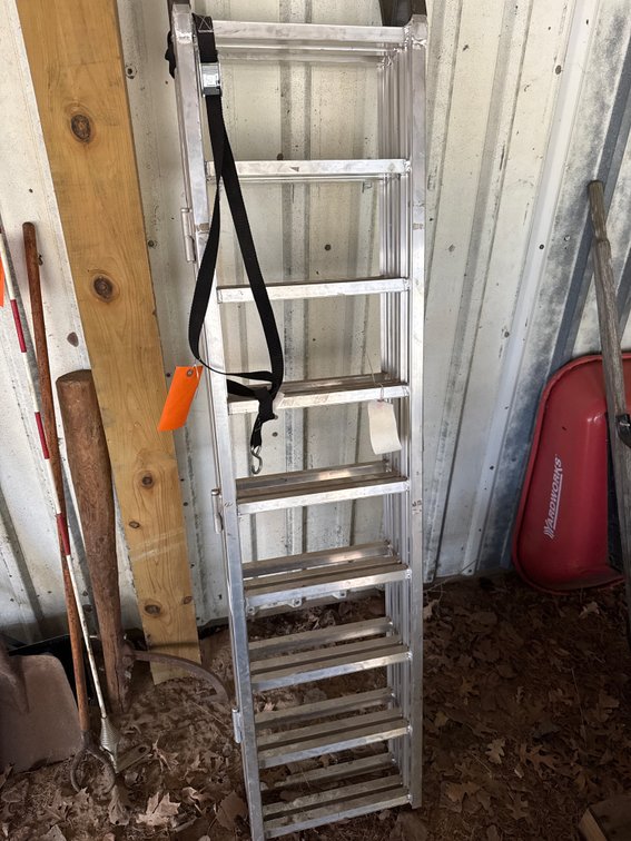 (1) Yutrax Folding Aluminum Loading Ramp