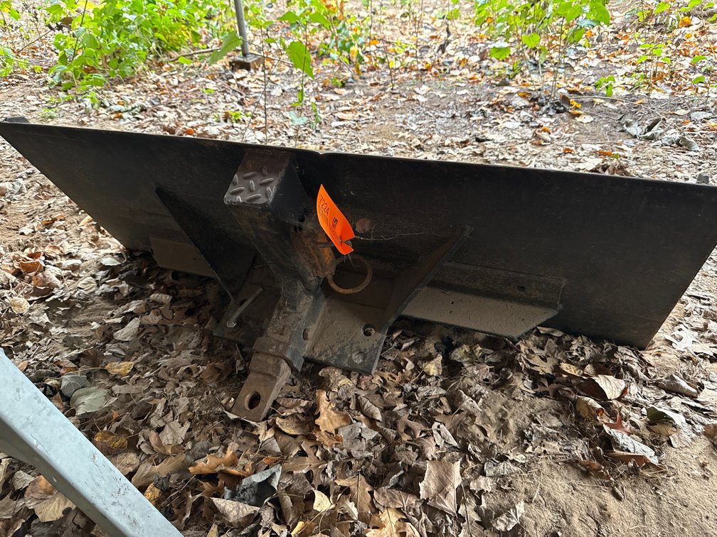 Skid Steer Quick Attach Mount Plate and Receiver Hitch Drag Scraper Attachment