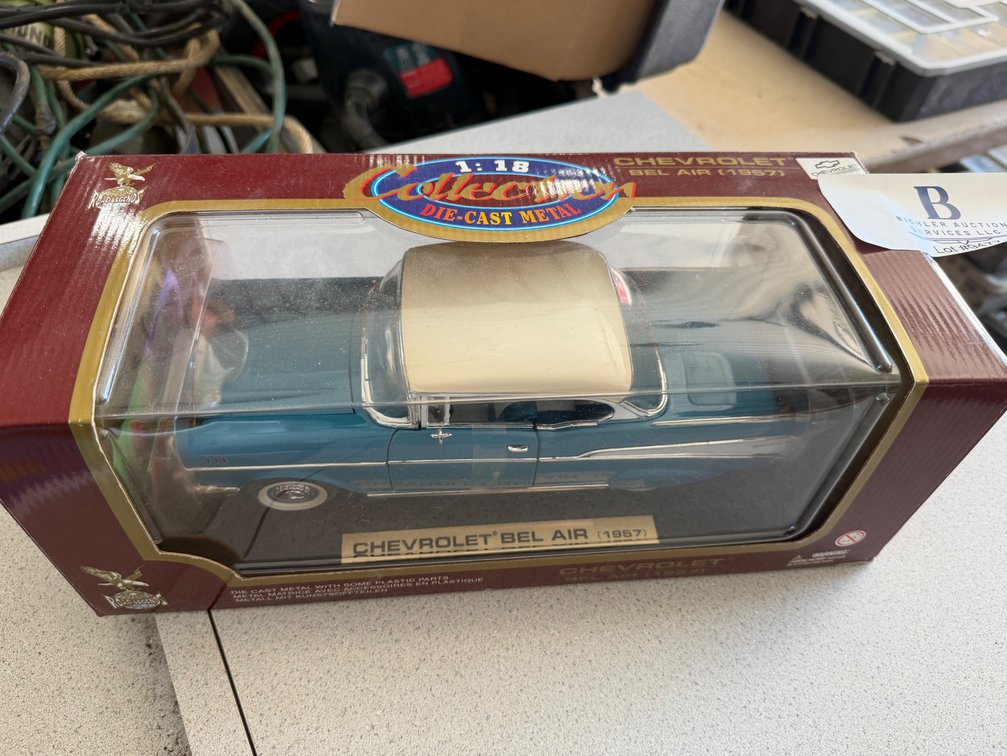 1:18 Scale Ertl Model