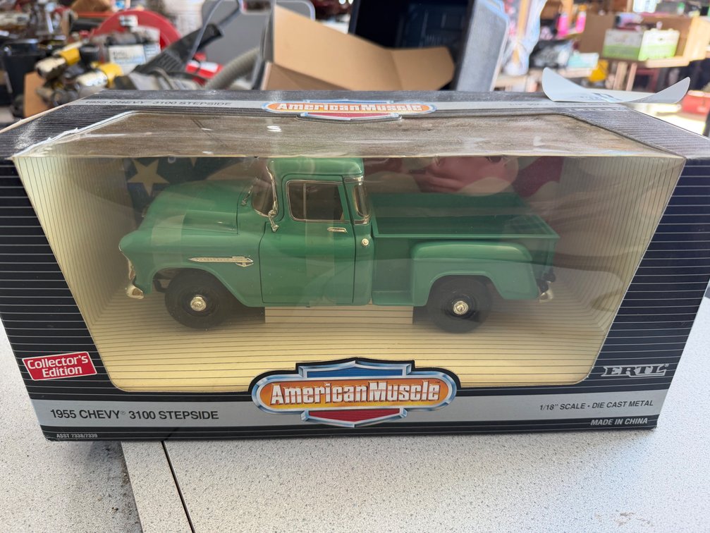 1:18 Scale Ertl Model
