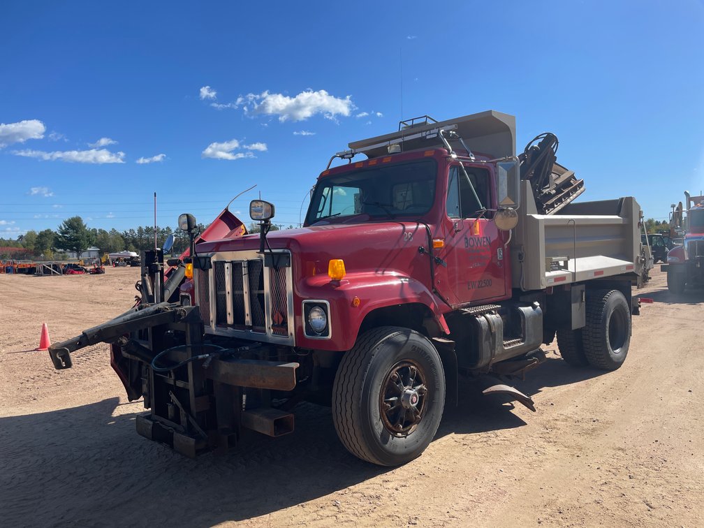 2001 International Plow Truck (Has WI Title)