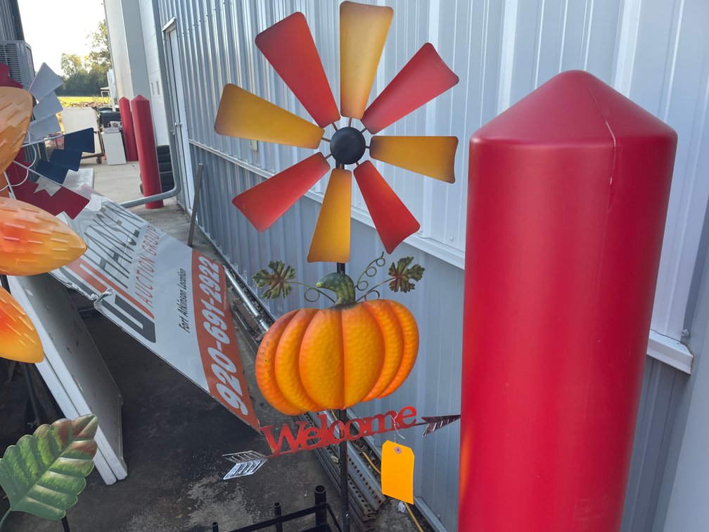 Metal Welcome Spinner Sign with Pumpkin