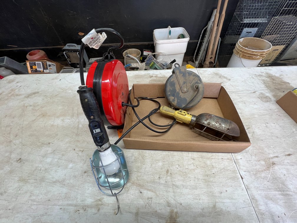 (2) Retractable Reel Trouble Lights