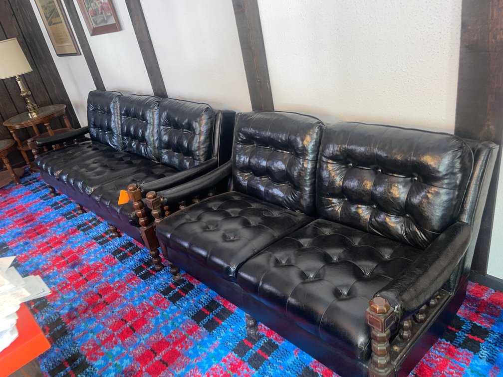 (2) Sofas