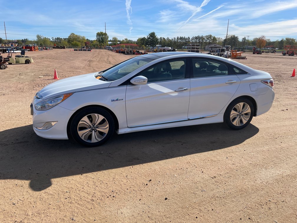 2015 Hyundai Sonata Hybrid Blue Drive (Has WI Title)
