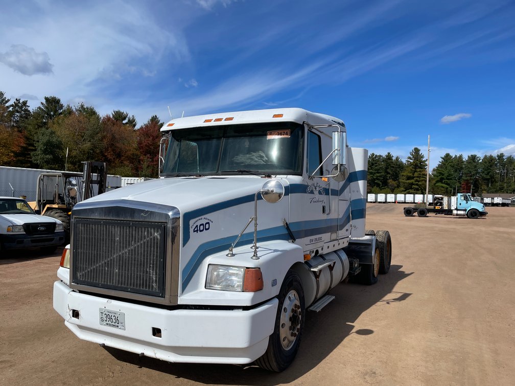 1988 Volvo Sleeper Cab Semi Tractor (Title in Delay)