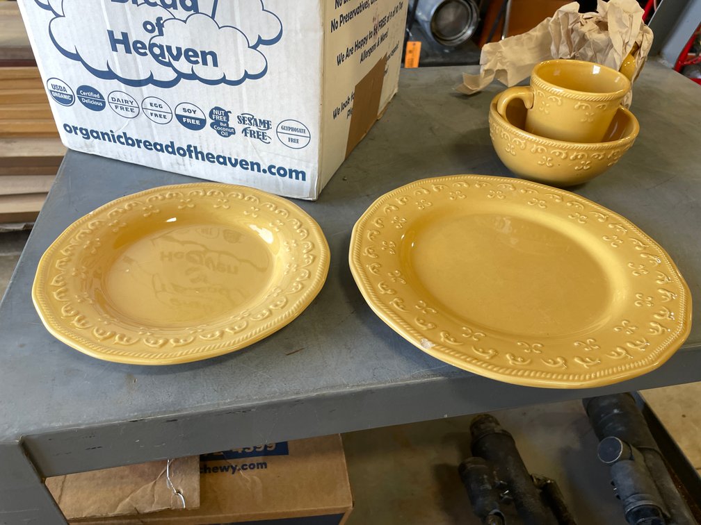 Better Homes and Garden Ceramic Dinnerware Set