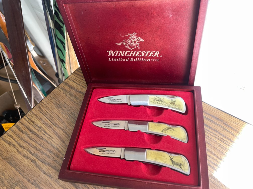 Winchester Limited Edition Knives (Neenah, WI)