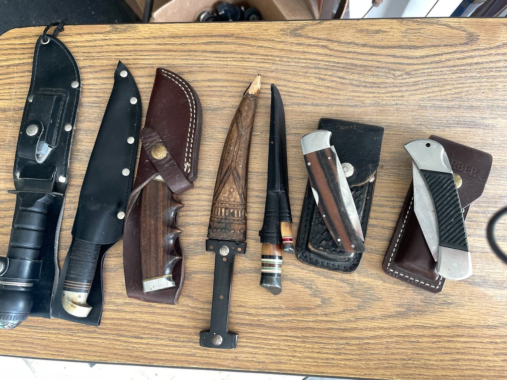 (7) Knives  (Neenah, WI)