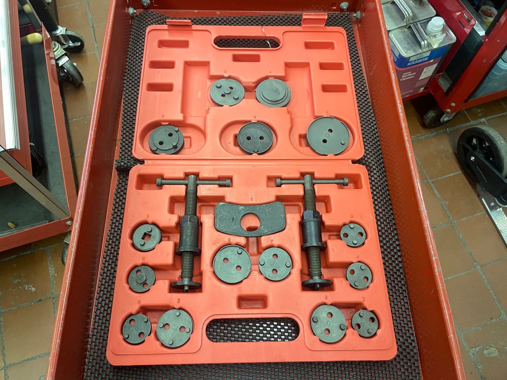 Astro (18) Piece Brake Caliper Wind Back Tool Set
