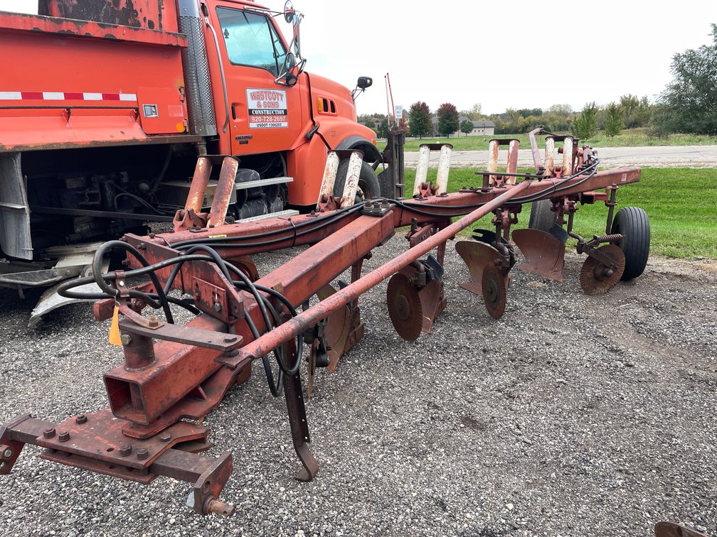 Case IH 6-Bottom Plow
