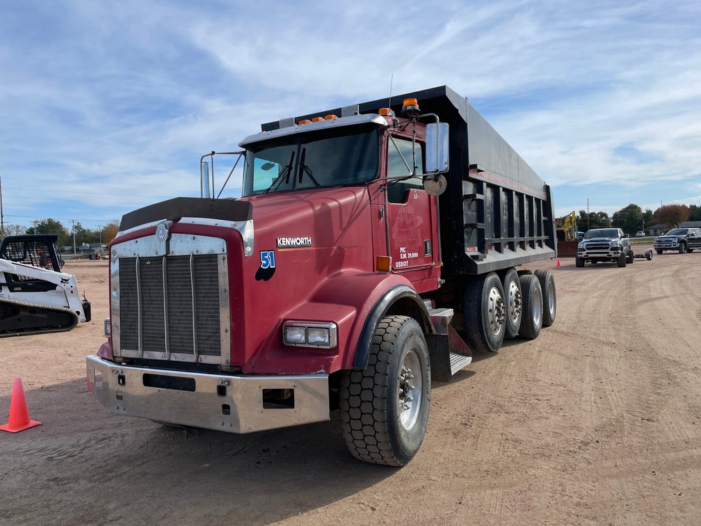 2000 Kenworth Quad Axle Dump Truck (Has WI Title)