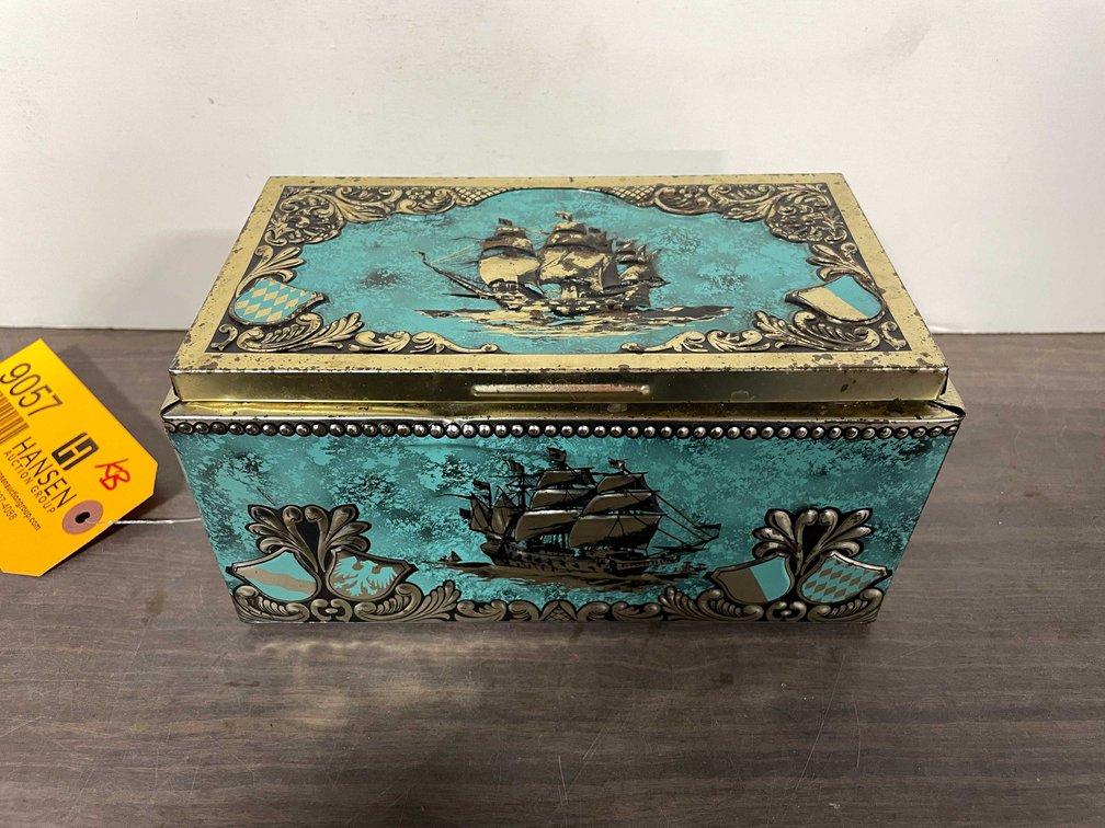 Vintage Bering Galleon Metal Cigar Chest Full of Marbles (T5)
