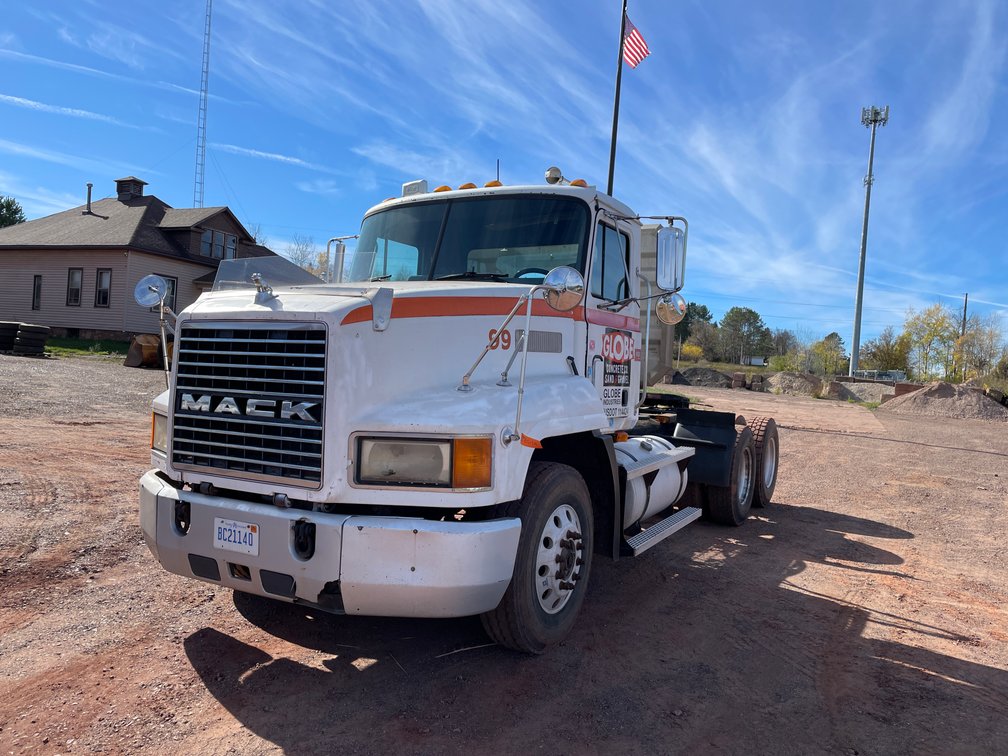 1999 Mack CH613 T/A Semi Tractor (No Title)