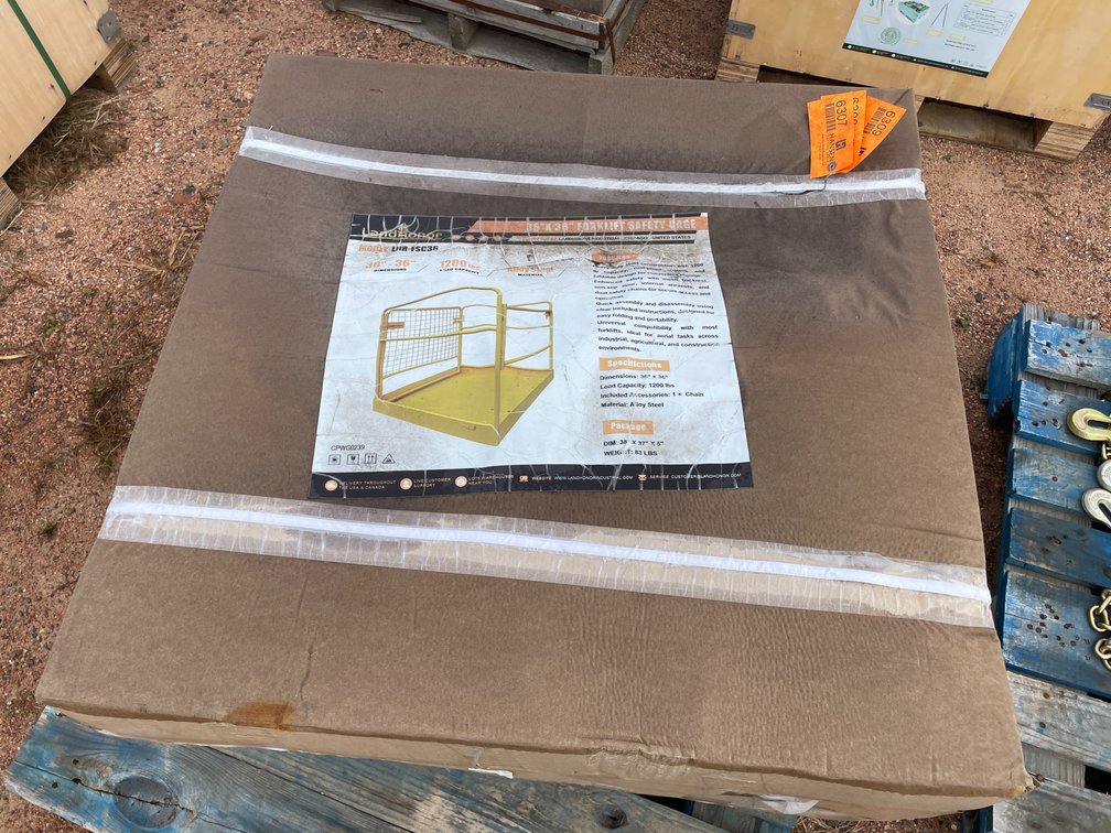 LandHonor 36" x 36" Forklift Safety Cage