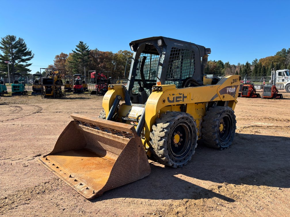 2016 Gehl V400 Skid Steer with Bucket