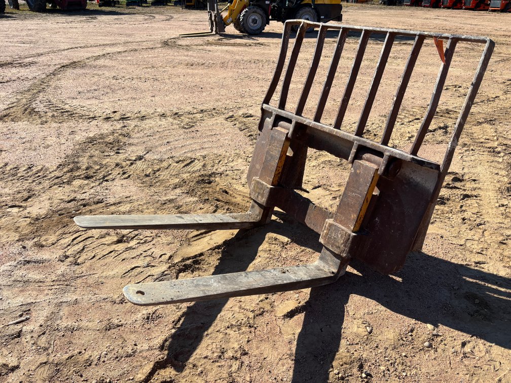 Universal Mount Skidsteer Pallet Forks