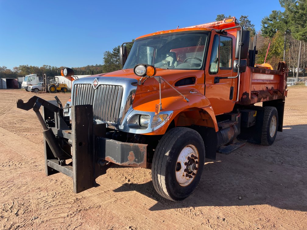 2006 International 7400 Single Axle Plow Truck (Has WI Title)