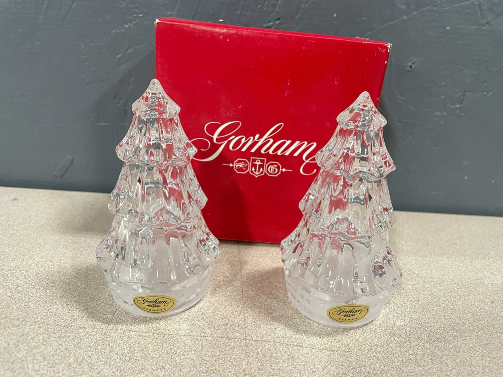 Crystal Salt and Pepper Shakers (T3)