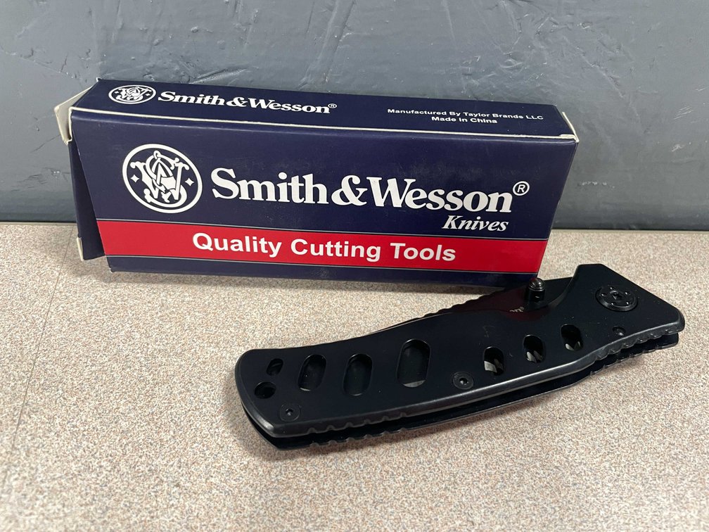 Smith & Wesson Knife (T4)