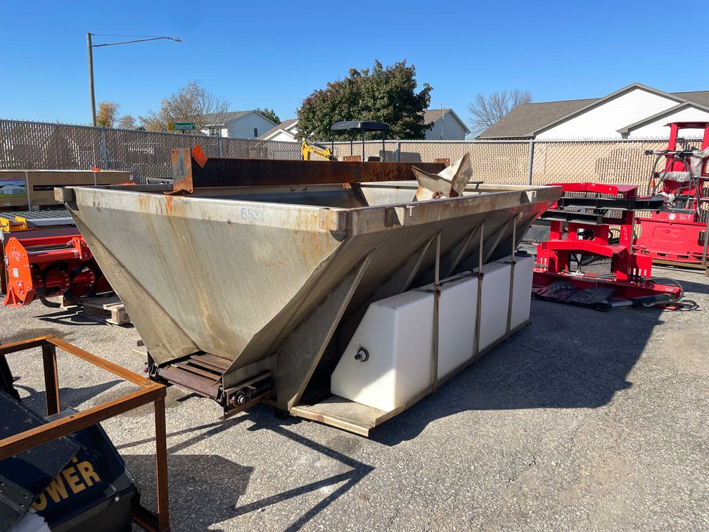 Fink 5.5 Cubic Yard Hydraulic Salt Spreader (03)