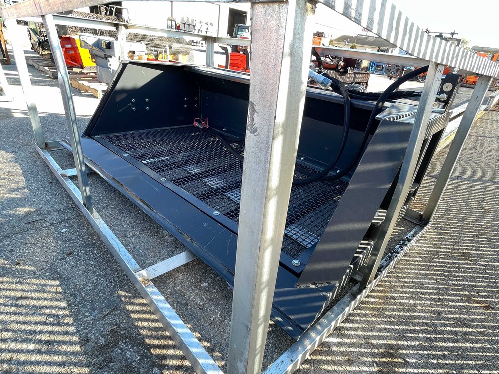Wolverine 72" Top Soil Screener (011)