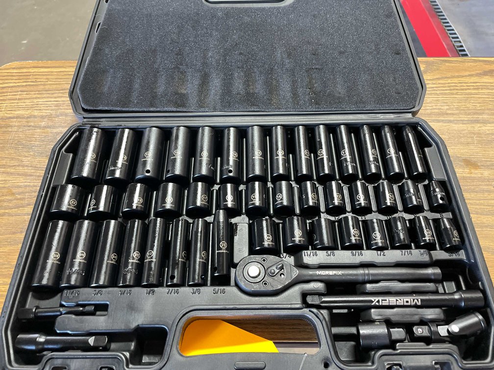 50 Piece Ratchet Wrench Socket Set (CW)