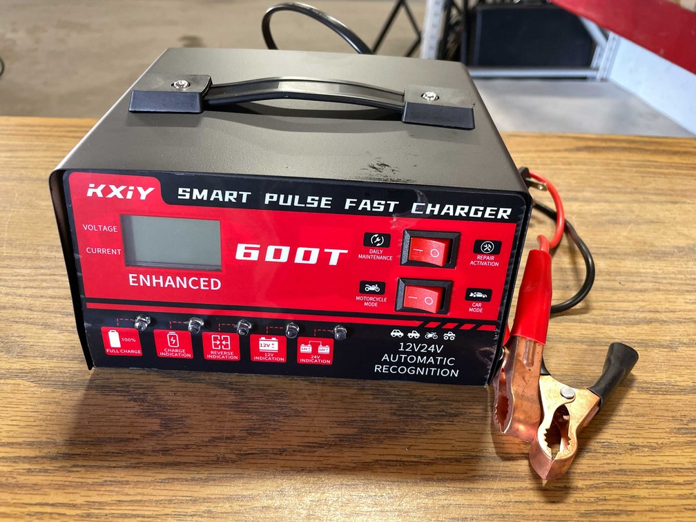 Advanced Smart Universal Battery Charger (CW)