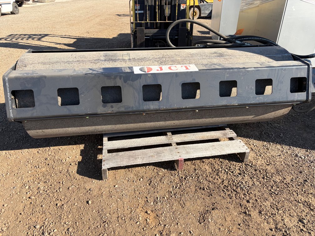 JCT Vibratory Universal Mount Roller