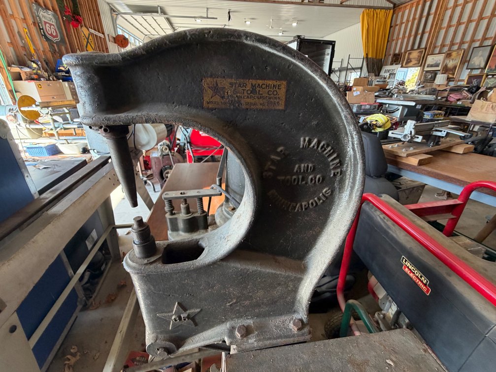 Star Riveting Machine