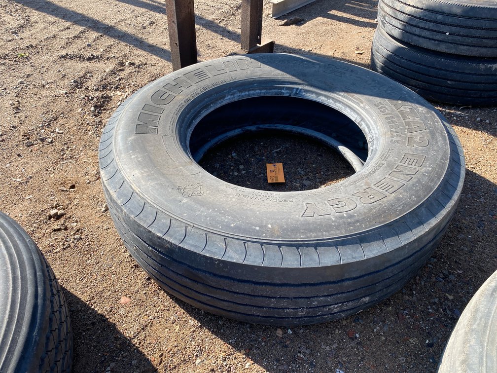 (1) Michelin XZA2 Energy 315/80R22.5 Commercial Tire