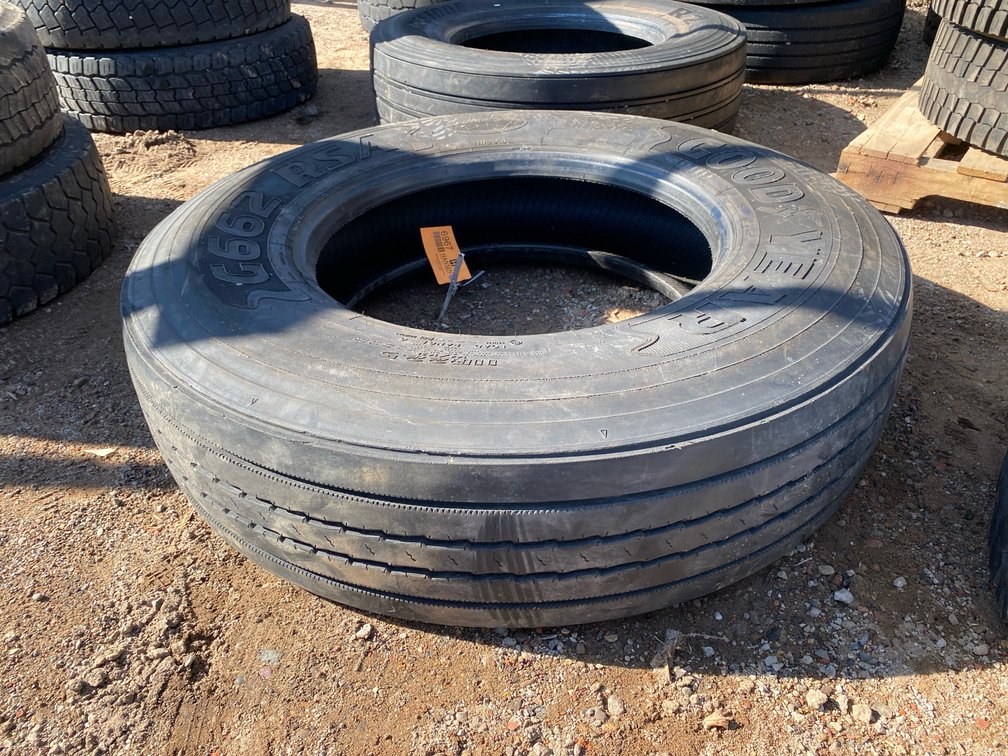 (1) Goodyear G662 RSA 11R22.5 Commercial Truck Tire