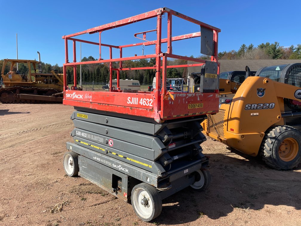 Skyjack SJ111 4632 32' electric scissor lift