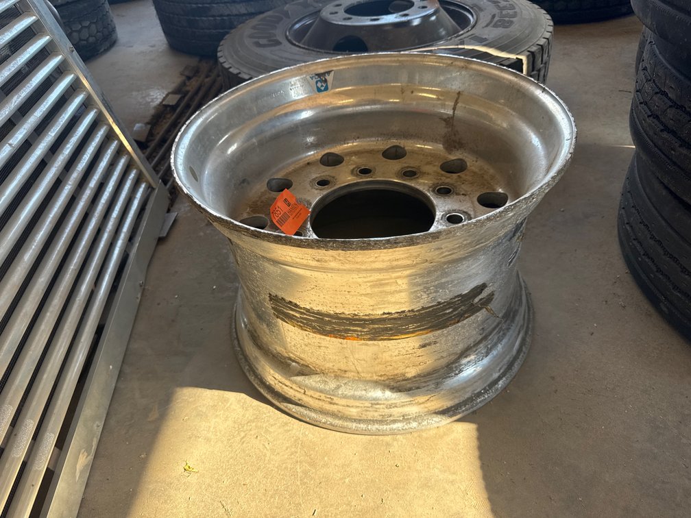 (1) Alcoa Aluminum Wide Base Truck Wheel Rim