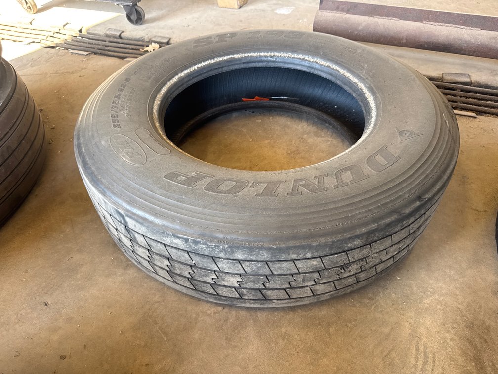 (1) Dunlop SP 193 295/75R22.5 Commercial Truck Tire