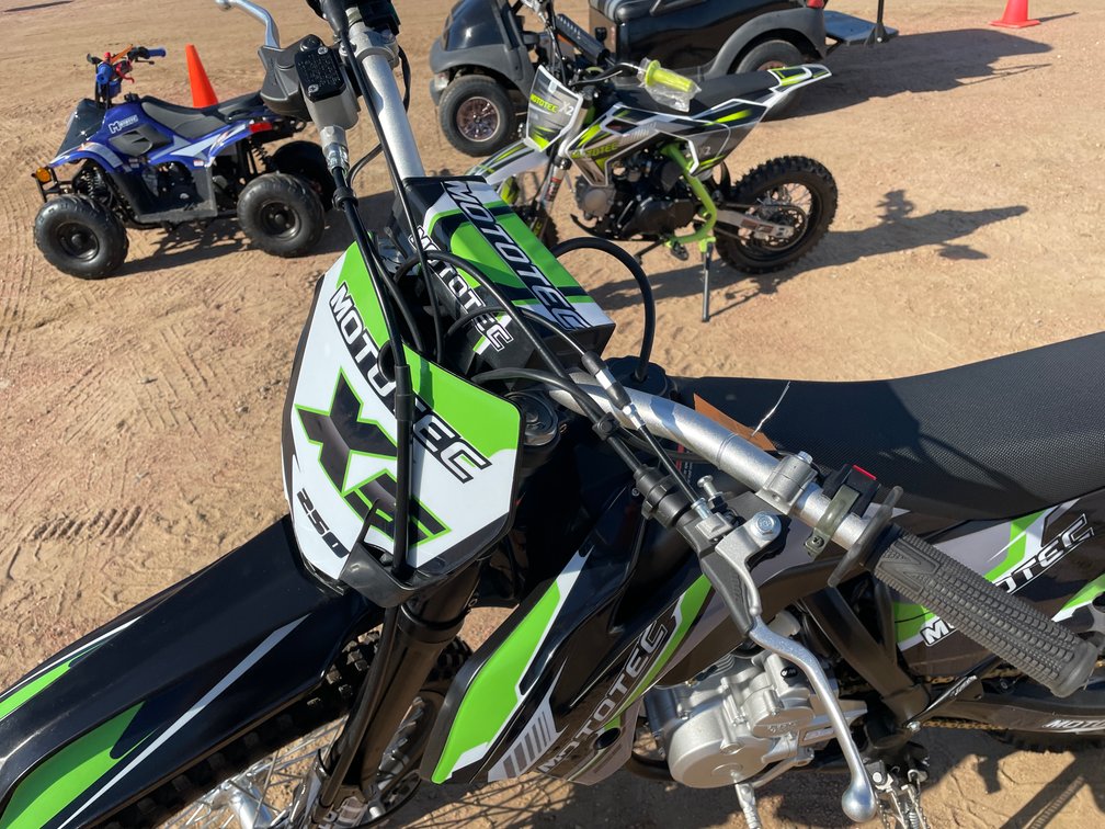 2026 Mototec X5 250cc Gas Dirt Bike