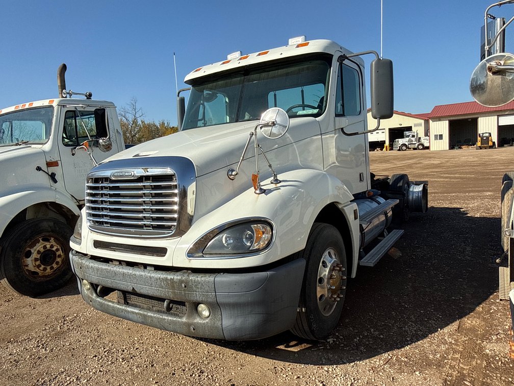 2007 Freightliner Day Cab Non-Runner Semi Tractor (WI Title In Delay)