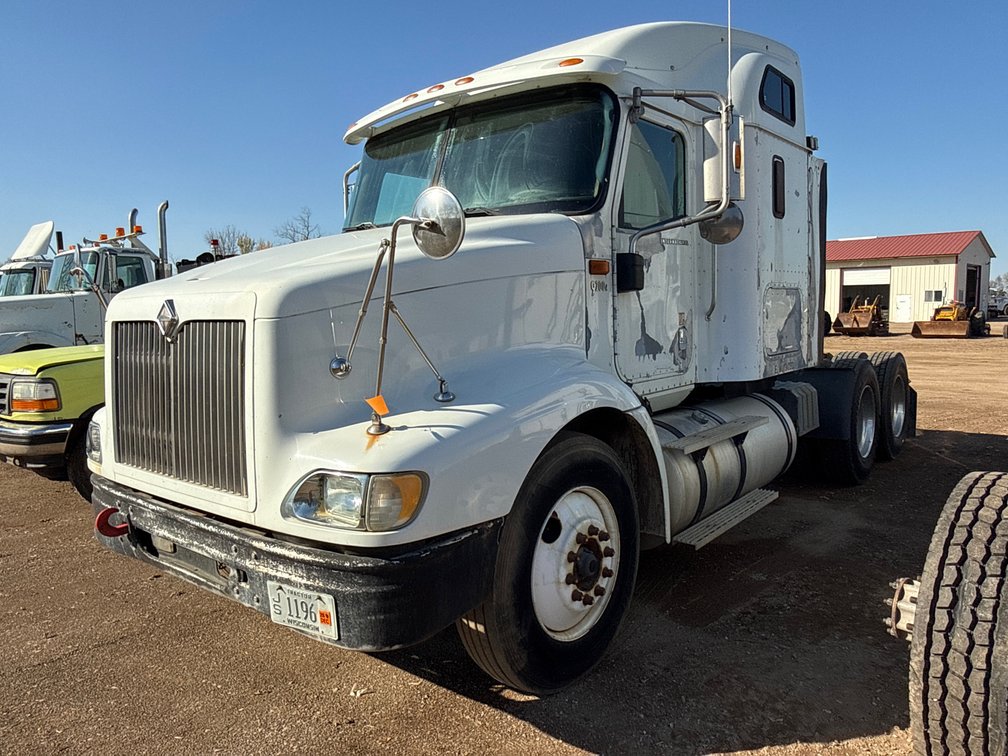 2002 International 9200i Sleeper Semi Truck Tractor (Has WI Title)