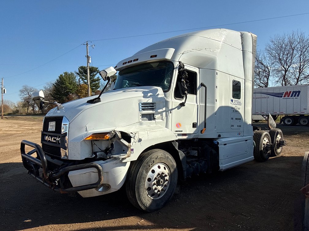 2022 Mack Anthem AN64T Sleeper Semi Truck