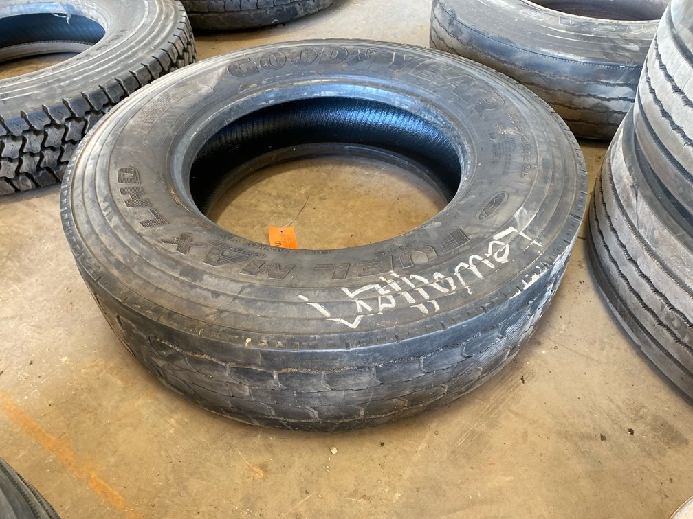 (1) Goodyear Fuel Max LHD 295/75R22.5 Commercial Truck Tire