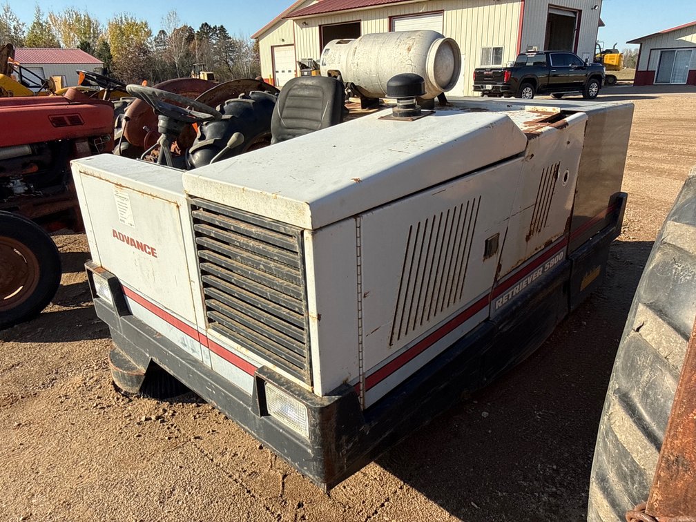 Advance Retriever 5800 Ride On Industrial Floor Sweeper