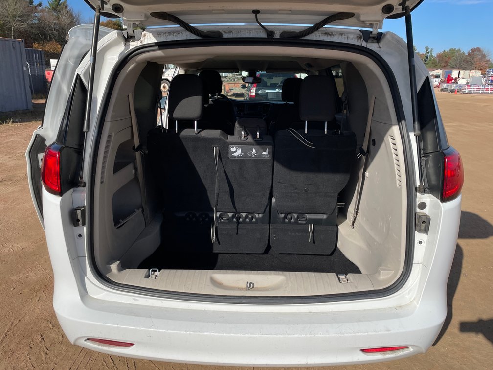 2017 Chrysler Pacifica Minivan (Has WI Title)