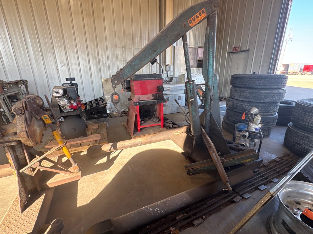 Ruger HP3 6,000 Lb. Hydraulic Floor Crane